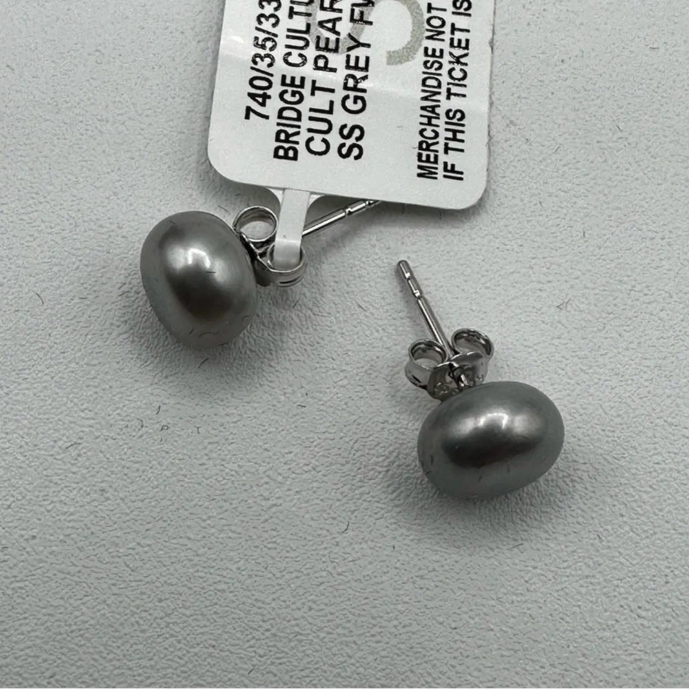 Cultured freshwater button‎ pearl stud earrings NWT